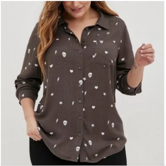 torrid Tops - Torrid Dark Gray Lizzie Button Down Blouse with Skulls, Hearts, Stars. Size 3X.